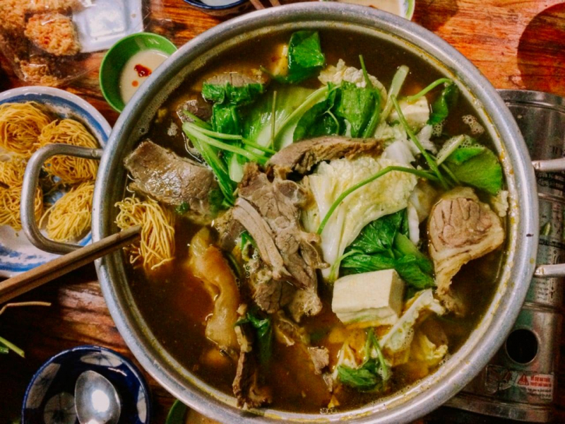 Những quán lẩu bò nổi tiếng thu hút trăm khách mỗi ngày tại quận 10