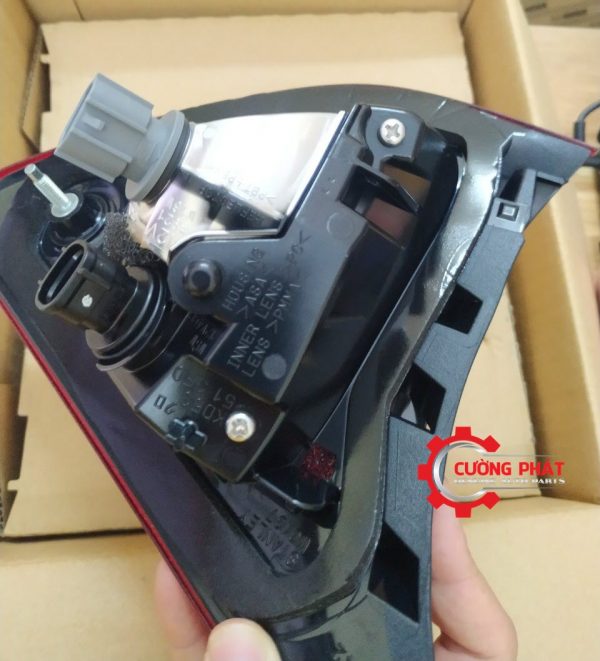 Mặt sau đèn hậu CX5