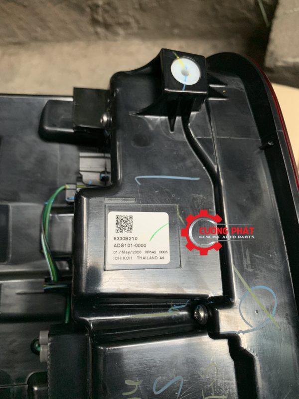 Cận cảnh mặt sau đèn hậu Triton 2020