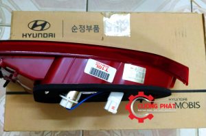 Góc chụp nghiêng đèn hậu miếng trong Santafe chính hãng