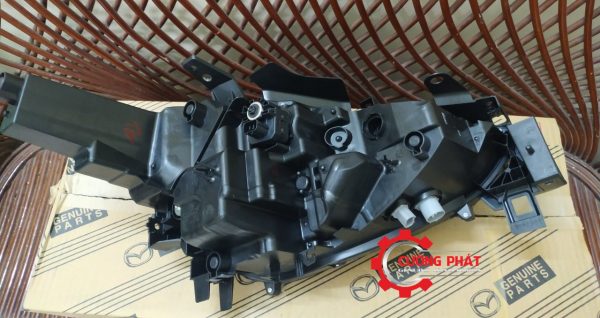 Mặt sau đèn pha CX5 2018