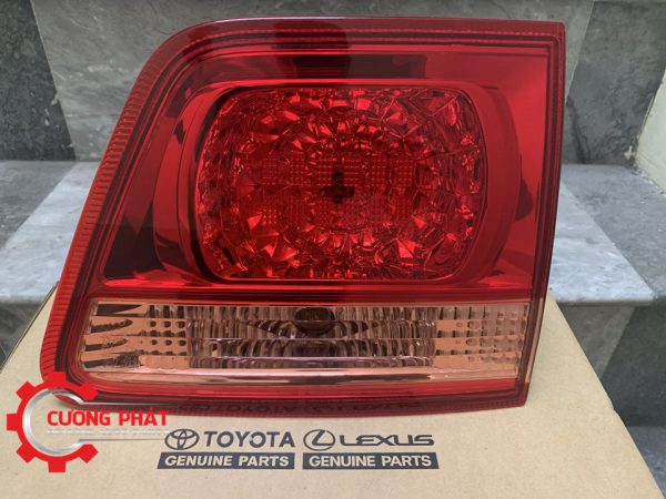 Hình ảnh đèn hậu trong Toyota Fortuner chính hãng