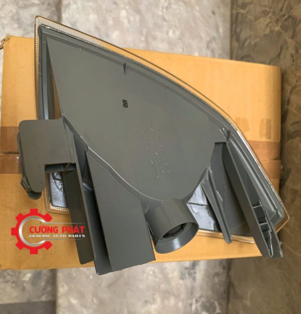 Mặt sau đèn xi nhan Xtrail T30 2003