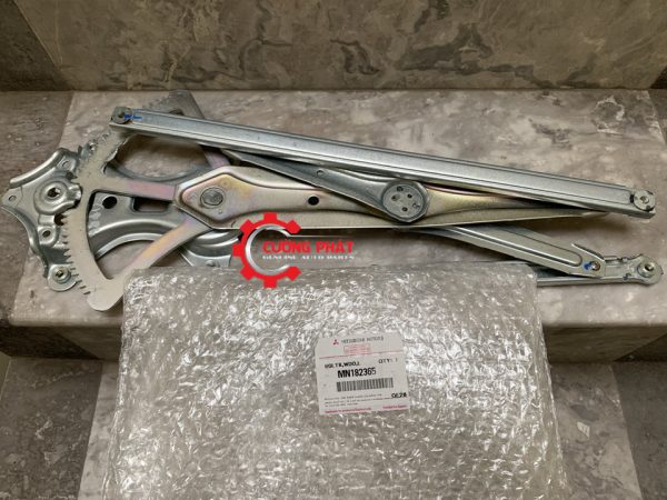 Mã compa nâng kính cửa trước Triton, Pajero Sport 2010 chính hãng