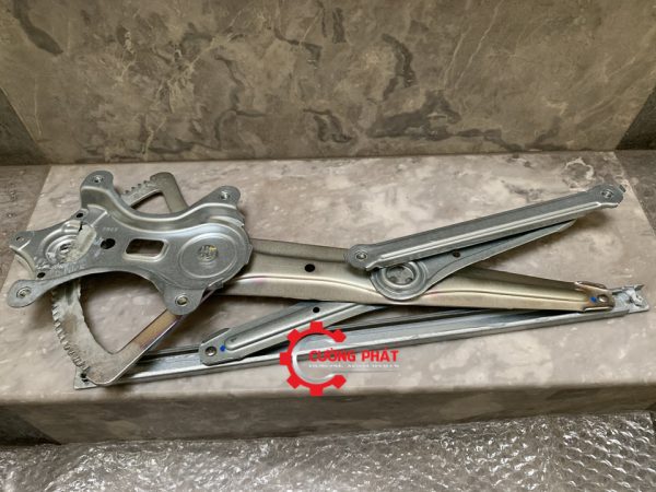 Chi tiết compa nâng kính cửa trước Triton, Pajero Sport 2010 chính hãng
