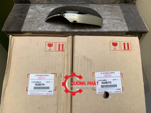 Mã ốp gương chiếu hậu Mitsubishi Triton 2020 loại có xi nhan, hàng chính hãng
