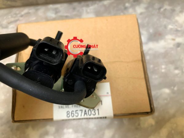 Giắc van điều khiển ly hợp gài cầu Pajero V93 (xe ngân hàng) chính hãng