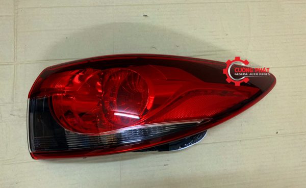 Hình ảnh đèn hậu miếng ngoài Mazda 6 chính hãng