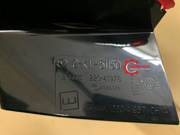 Cận cảnh đèn lái sau miếng ngoài Mazda 6 chính hãng