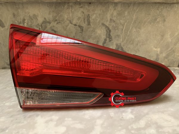 Hình ảnh đèn hậu trong có LED Kia Cerato 2016 chính hãng