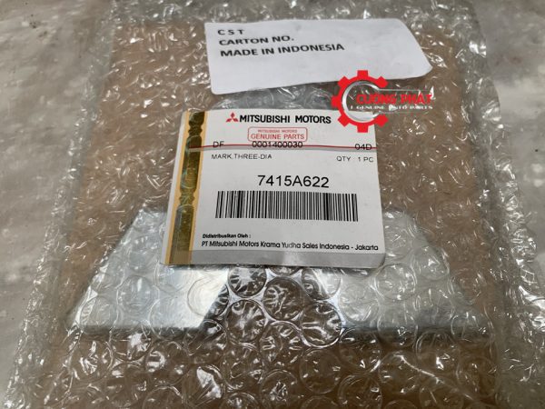 Cận cảnh logo biểu tượng cốp sau Xpander chính hãng