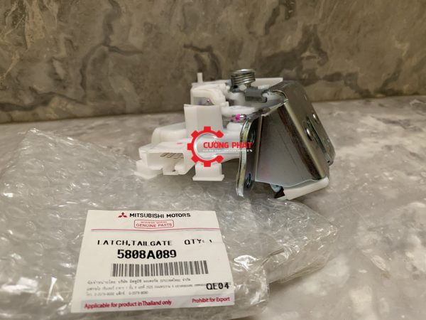 Chi tiết ổ khóa ngậm cốp Mirage chính hãng