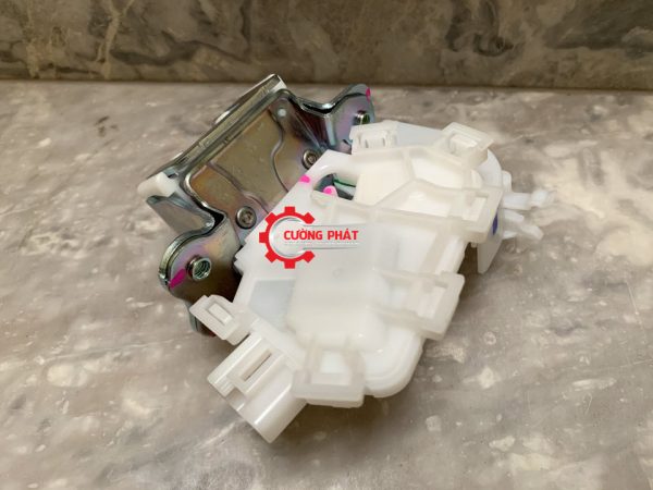 Hình ảnh ổ khóa ngậm cốp Mitsubishi Mirage chính hãng