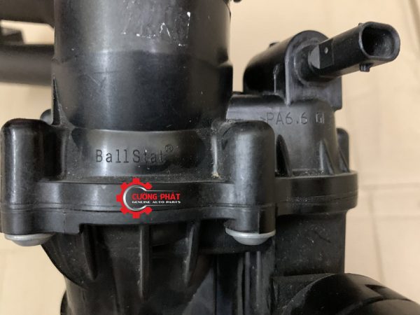 Cận cảnh cụm van hằng nhiệt Mer E250 2014 chính hãng