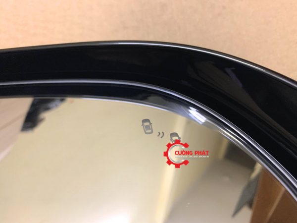 Cận cảnh cảnh báo vượt trên gương chiếu hậu Santafe 2018 chính hãng