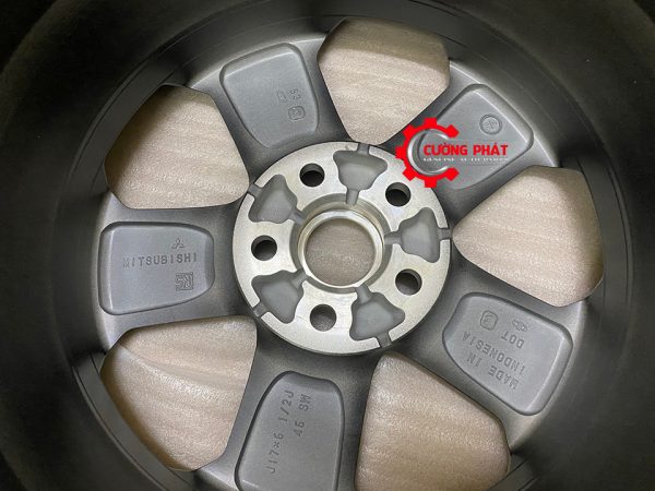 Mặt trong mâm xe Mitsubishi Xpander Cross