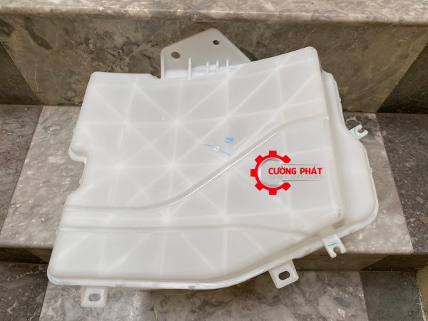 Mặt dưới bình nước rửa kính New Triton 2018