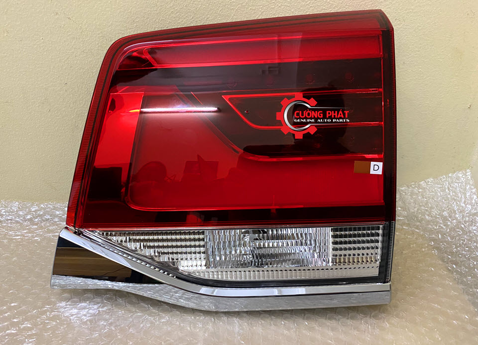 Hình ảnh đèn hậu trong Toyota Land Cruiser 2019 chính hãng