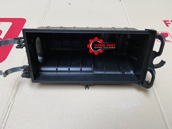 Cận cảnh bên trong nắp hộp lọc gió dưới Attrage Mirage