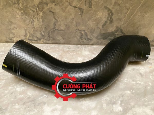 Cận cảnh ống gió turbo Triton 2015-2018 từ két làm mát turbo vào bướm ga