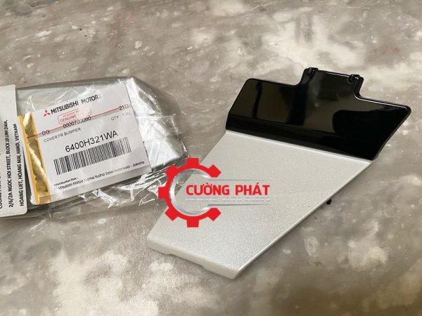 Mã ốp lỗ móc kéo Xpander, Xpander Cross chính hãng