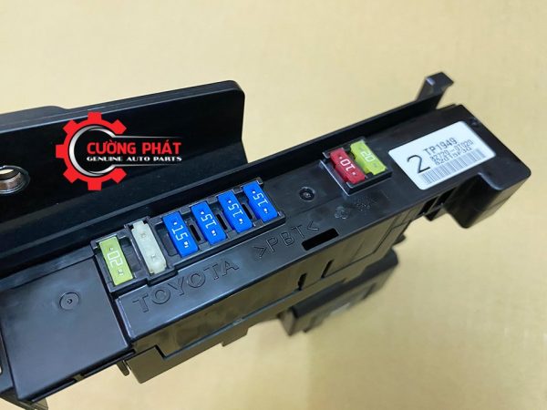 Cận cảnh hộp cầu chì tổng khoang động cơ Venza
