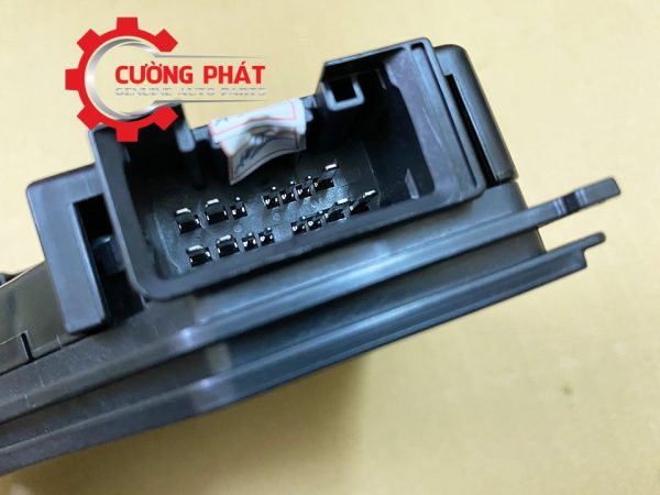 Cận cảnh hộp cầu chì tổng khoang động cơ Venza