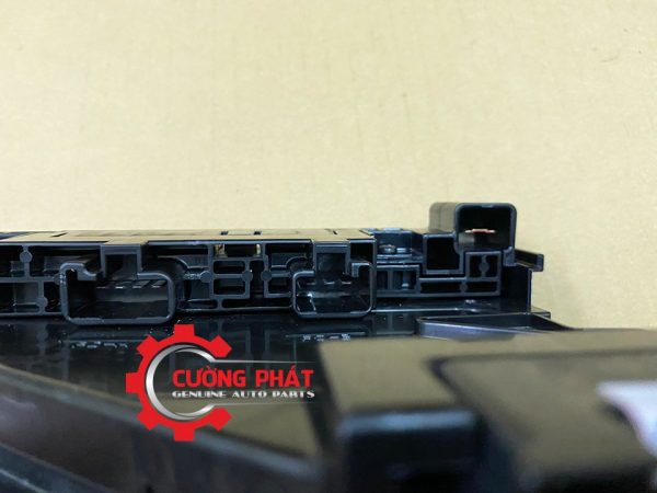 Cận cảnh hộp cầu chì tổng khoang động cơ Venza