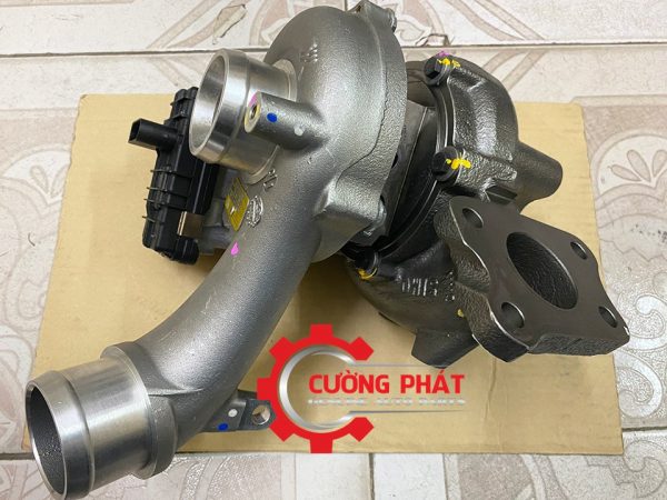 Góc chụp cận cảnh turbo Navara NP300 chính hãng