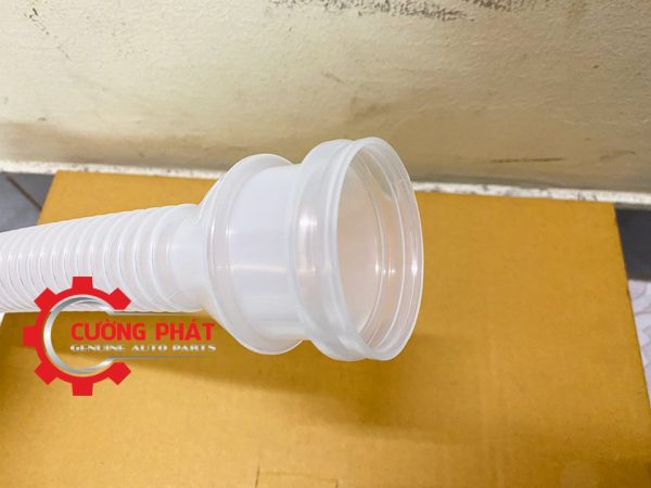 Cận cảnh ống đổ nước rửa kính Venza 2008-2012 chính hãng