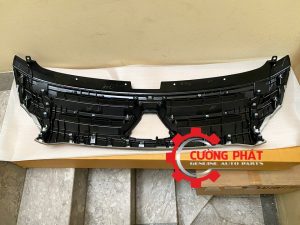 Mặt sau ga lăng Pajero Sport 2021-2022 chính hãng