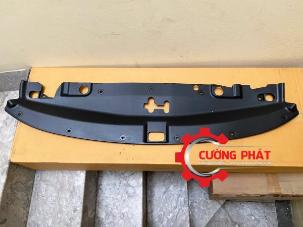 Cận cảnh ốp che khóa nắp capo Pajero Sport 2021-2022 chính hãng