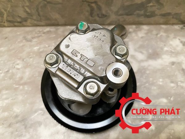 Cận cảnh bơm trợ lực lái Triton 2008-2019 chính hãng