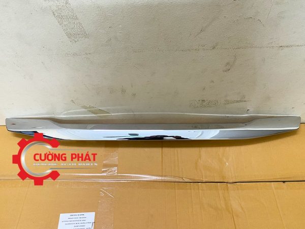 Hình ảnh nẹp mạ cốp sau Mitsubishi Pajero Sport 2018-2022 chính hãng
