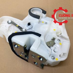 Hình ảnh ổ khóa ngậm cửa trước Mitsubishi Pajero Sport 2018-2022 chính hãng
