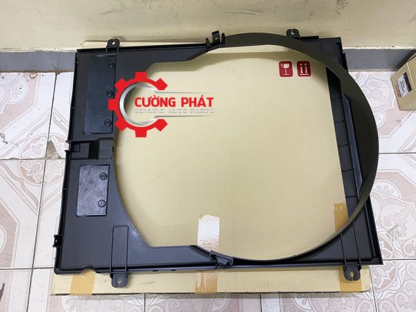 Cận cảnh lồng quạt két nước New Triton 2015-2018 chính hãng