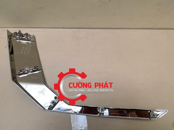 Cận cảnh bên trong nẹp mạ cản trước phía dưới Xpander