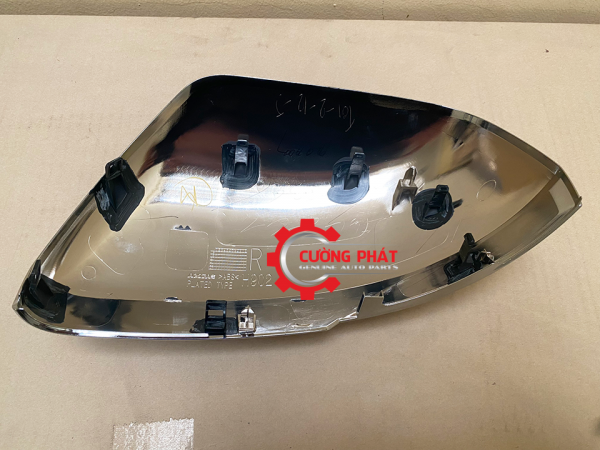 Cận cảnh ốp gương chiếu hậu Triton 2019 bản thiếu