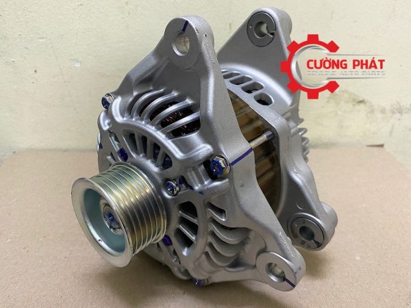 Góc chụp cận cảnh máy phát Mazda CX5 chính hãng