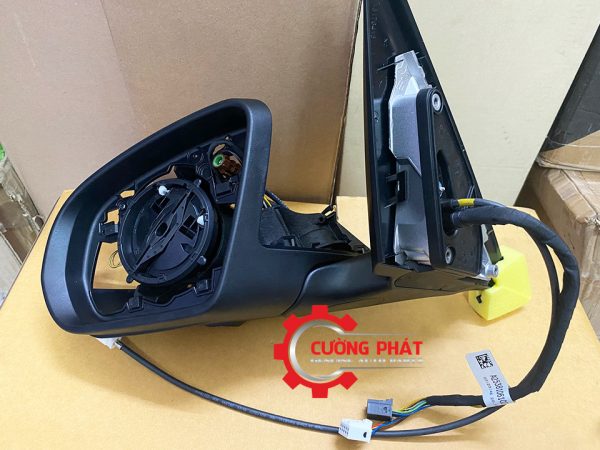 Cận cảnh kính chiếu hậu Mercedes Benz C300