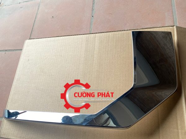 Góc chụp cận cảnh nẹp mạ cản trước dưới Xpander Cross 2023