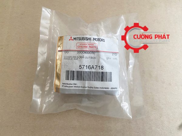 Chi tiết tem mã đuôi tay mở cửa ngoài bản không lỗ Xpander