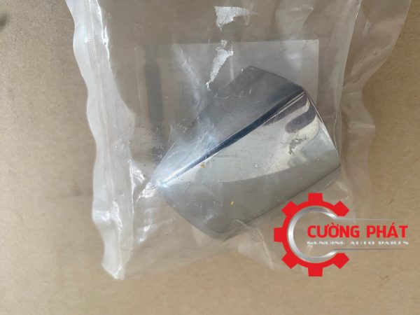 Góc chụp cận cảnh đuôi tay mở cửa ngoài Xpander 2018-2024 chính hãng