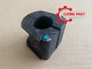 Góc chụp cận cảnh cao su cân bằng sau Pajero Sport 2010-2016
