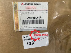 Hình ảnh tem mã cửa hậu Mitsubishi XForce 2024 chính hãng