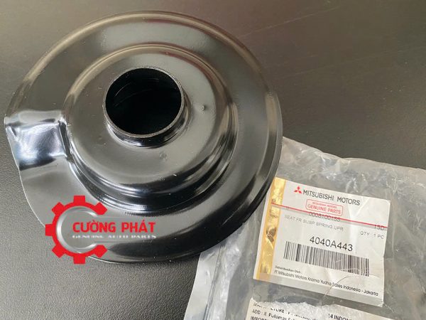 Hình ảnh tem mã bát sắt trên lò xo Mitsubishi Xpander chính hãng