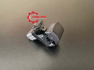 Hình ảnh công tắc nâng kính Xpander