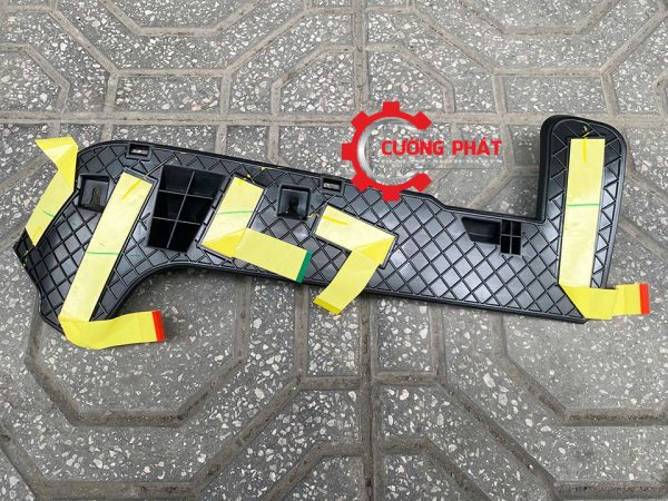 Cận cảnh tai cài ba đờ xốc trước XForce