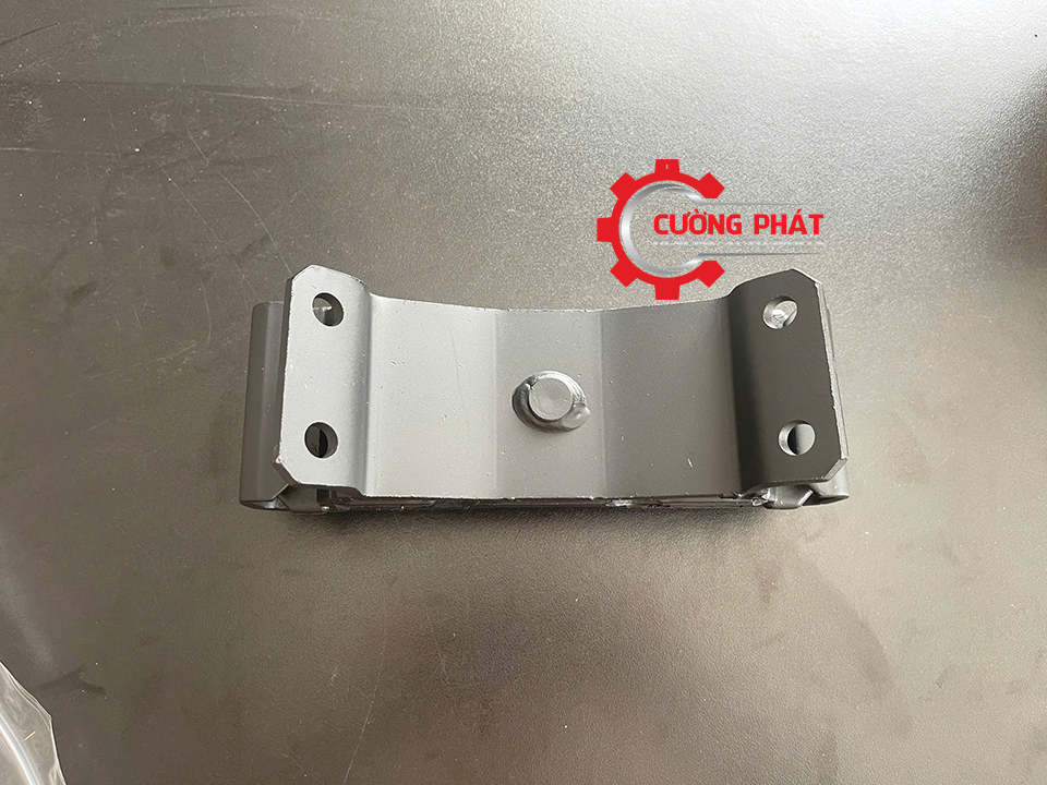 Góc chụp cận cảnh cao su chân hộp số Triton 2015-2024
