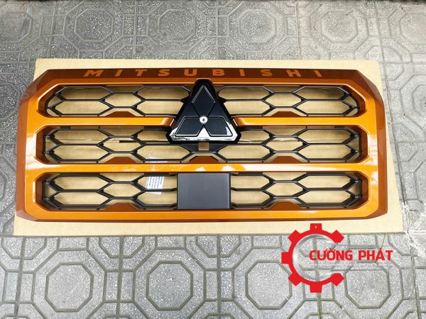 Hình ảnh mặt ga lăng Triton 2025 chính hãng